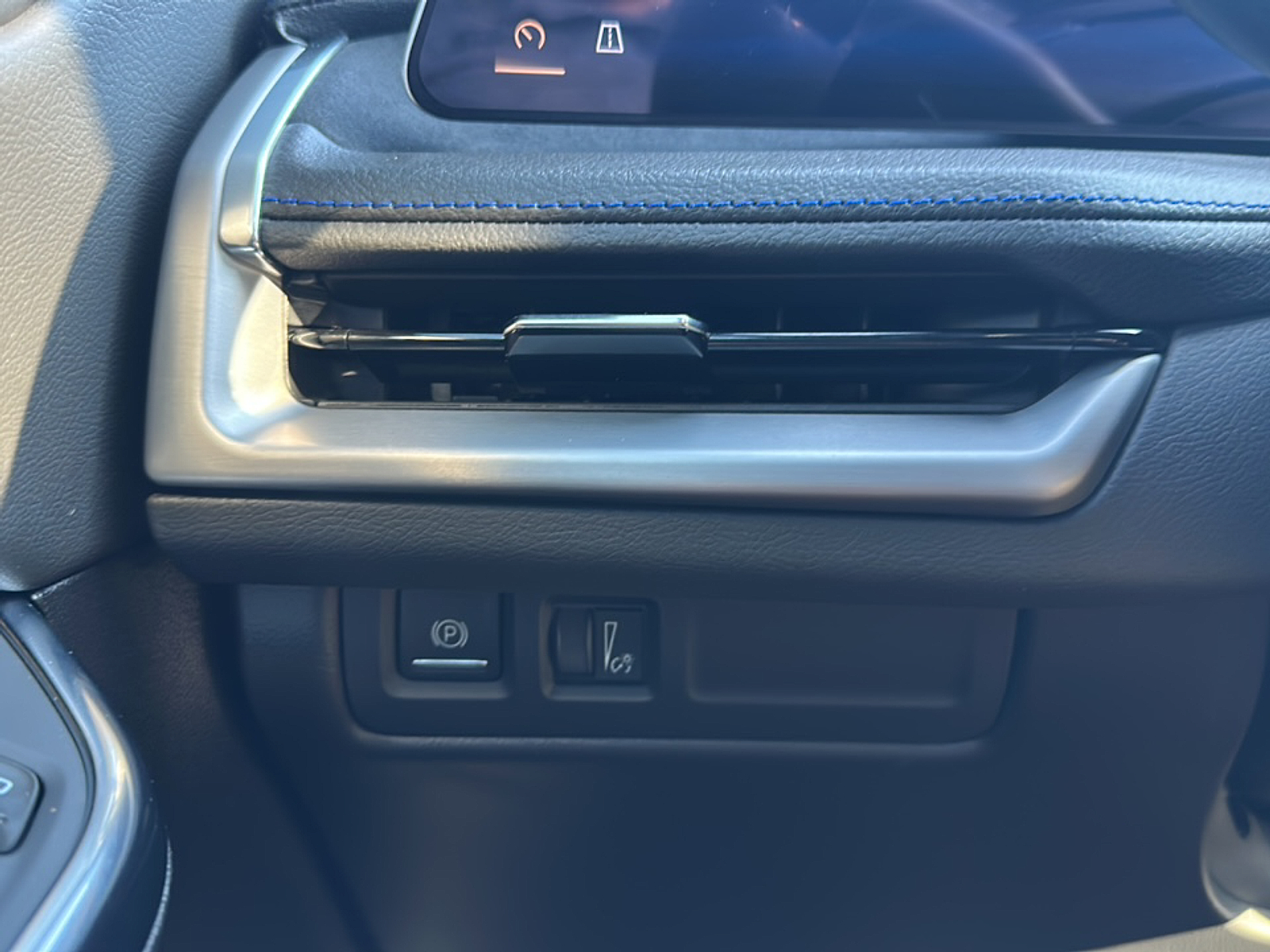2025 Cadillac XT4 Sport photo 15