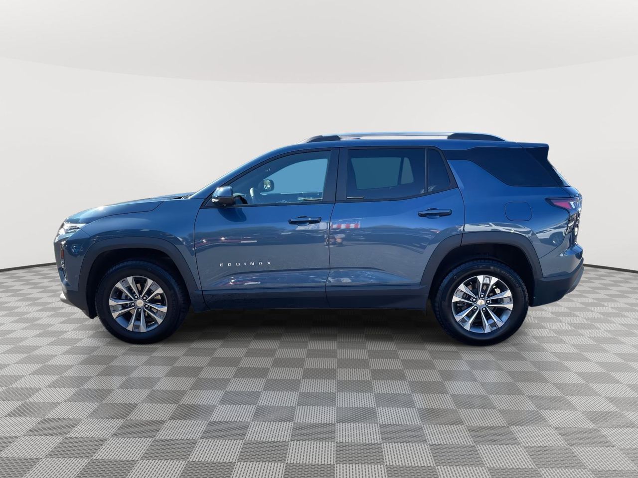 2025 Chevrolet Equinox LT photo 4