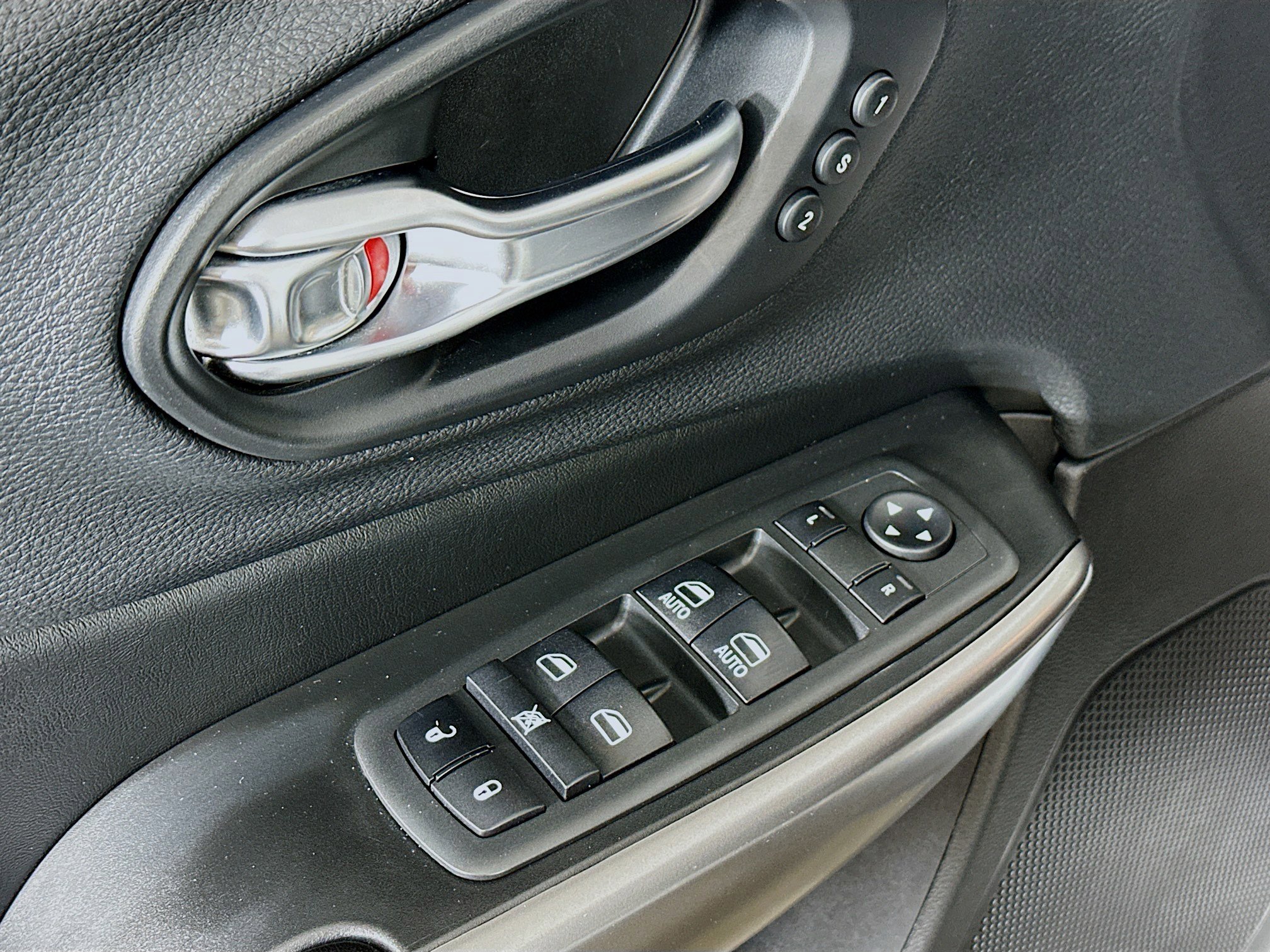 2019 Jeep Cherokee Limited photo 17