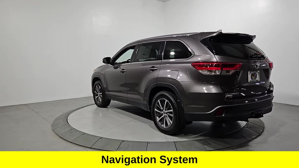 2019 Toyota Highlander XLE photo 2