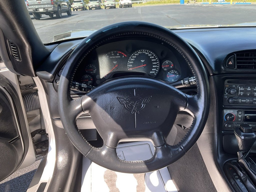 2004 Chevrolet Corvette Base photo 2