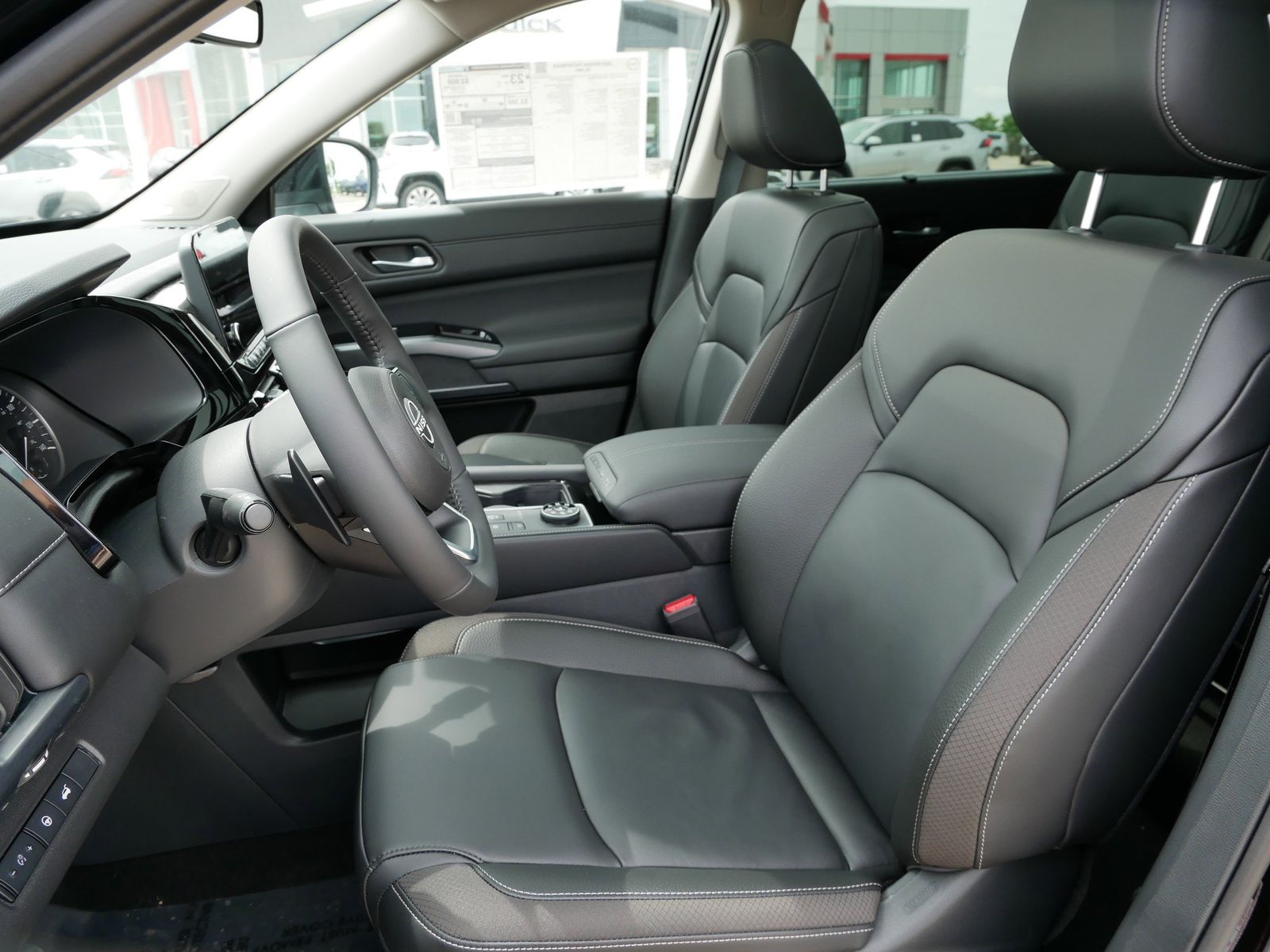 2025 Nissan Pathfinder SL photo 11