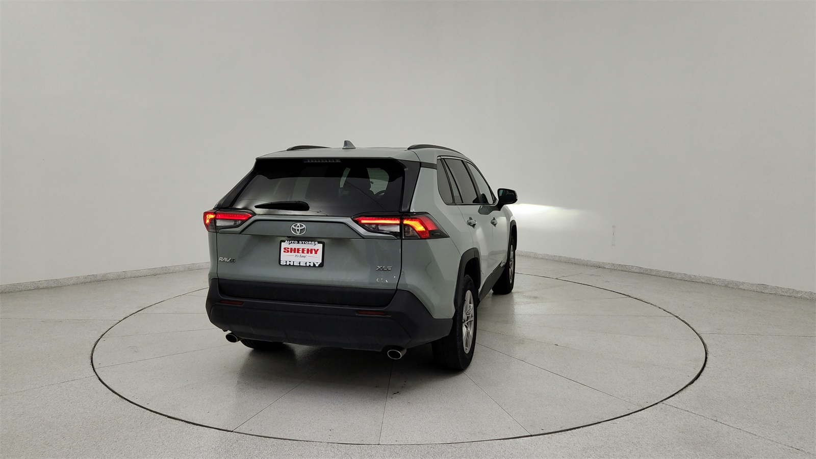 2023 Toyota RAV4 XLE photo 4