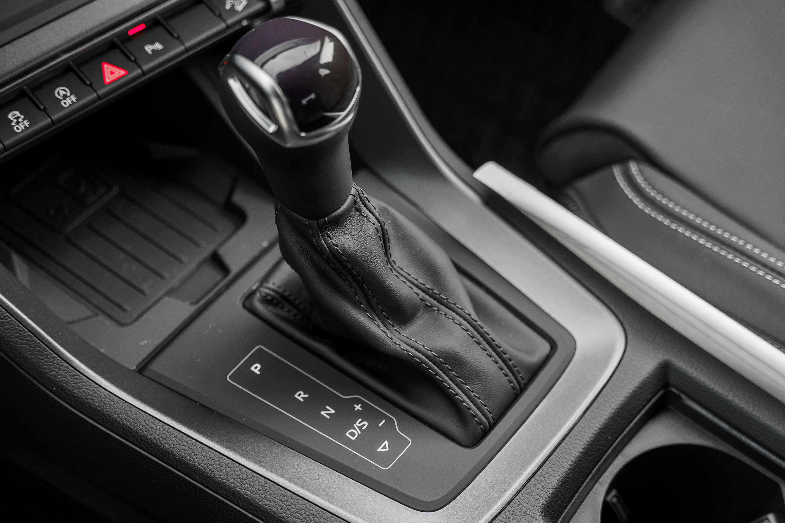 2025 Audi Q3 S line Premium photo 6
