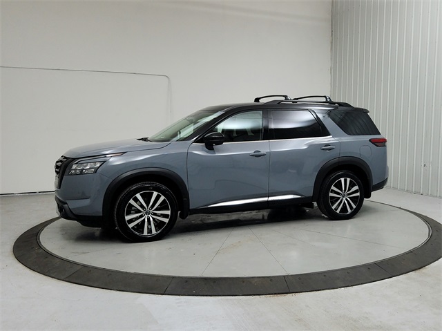 2025 Nissan Pathfinder Platinum photo 3