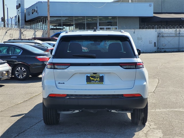 2025 Jeep Grand Cherokee Altitude X photo 4