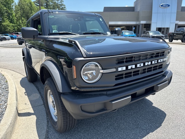2025 Ford Bronco Base photo 3