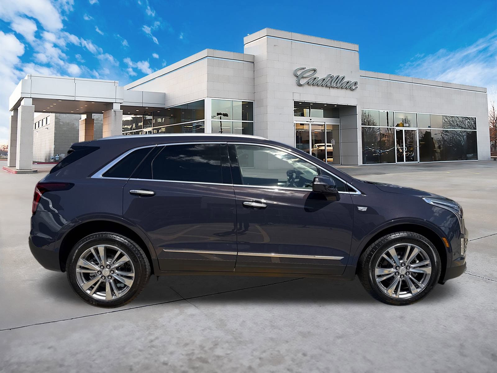 2025 Cadillac XT5 Premium Luxury photo 2
