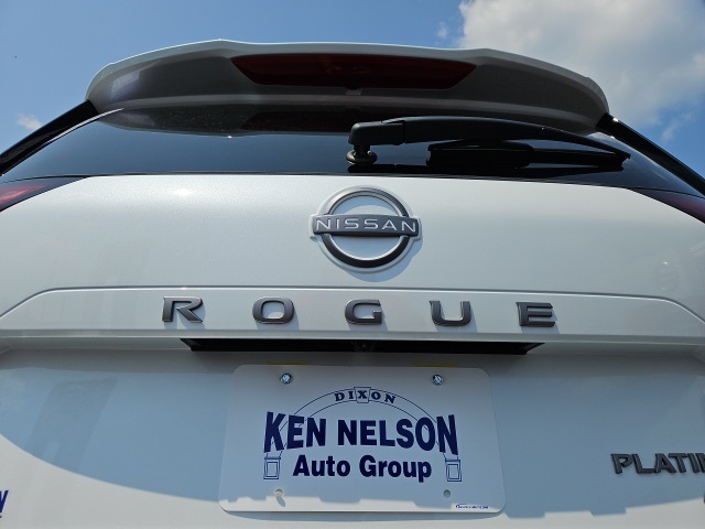2025 Nissan Rogue Platinum photo 3