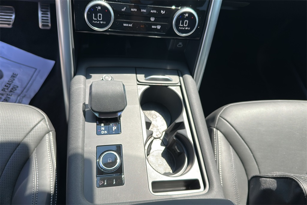 2025 Land Rover Discovery SE photo 18