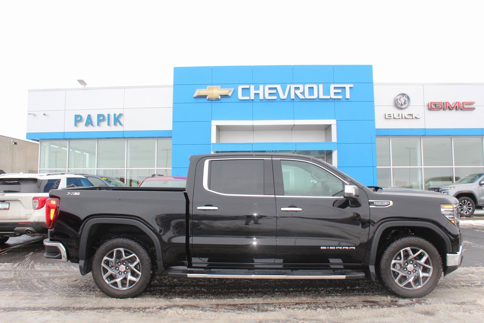 2026 GMC Sierra 1500 SLT's photo