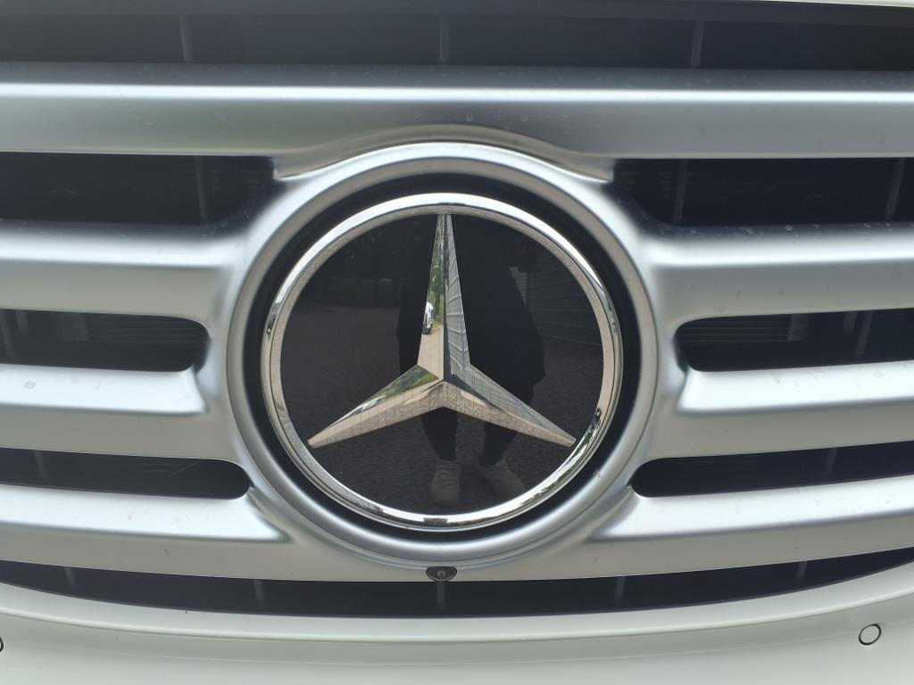 2025 Mercedes Benz GLS 450 4MATIC photo 3