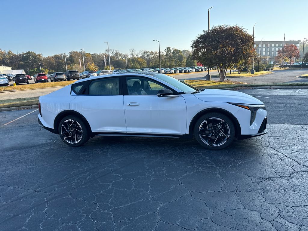 2025 Kia K4 GT-Line photo 2