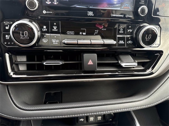 2020 Toyota Highlander Limited photo 25