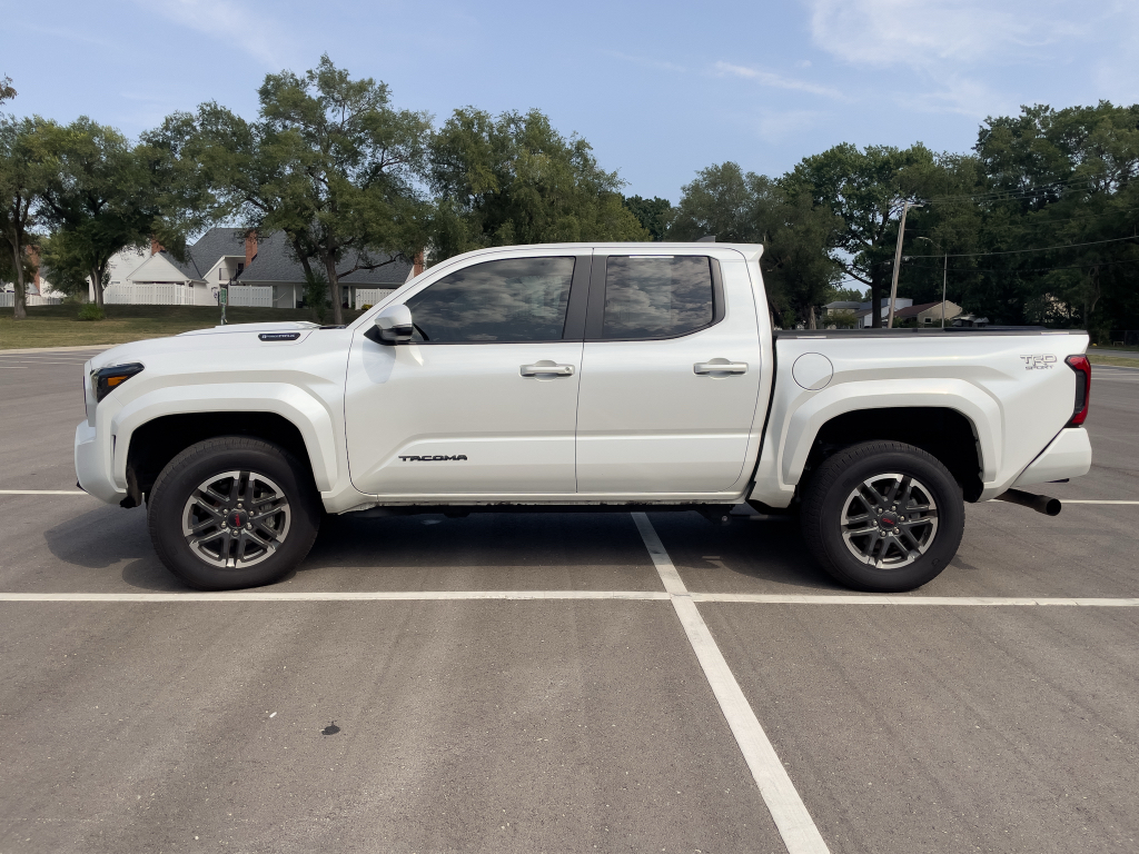 2024 Toyota Tacoma TRD Sport photo 2