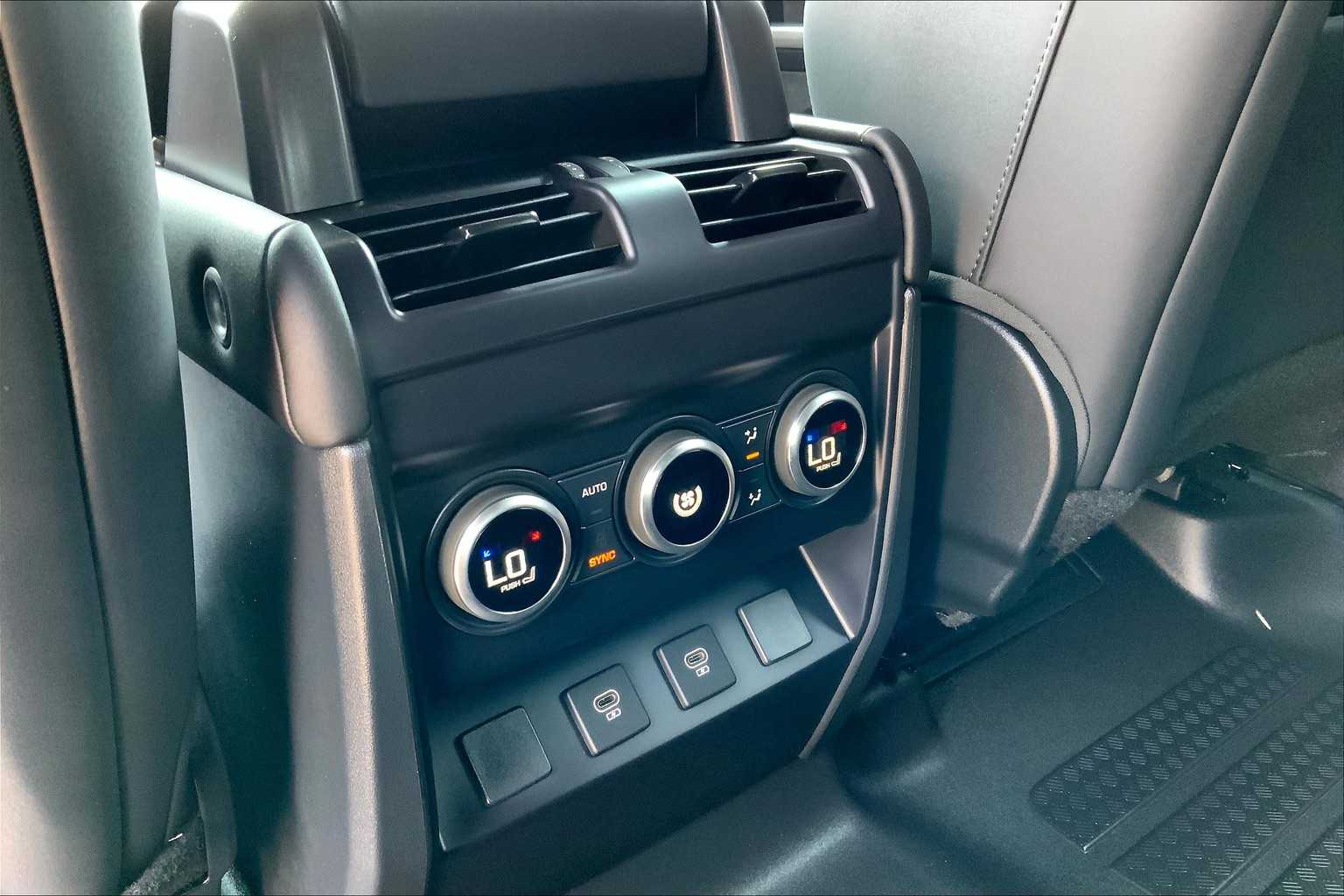 2025 Land Rover Defender 110 S photo 16