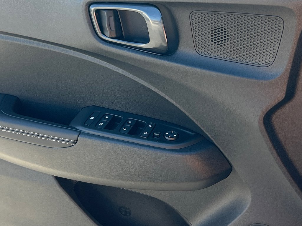 2022 Hyundai Venue SEL Limited photo 16