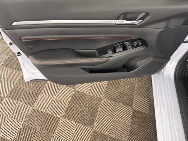 2023 Nissan Altima 2.5 SR photo 18