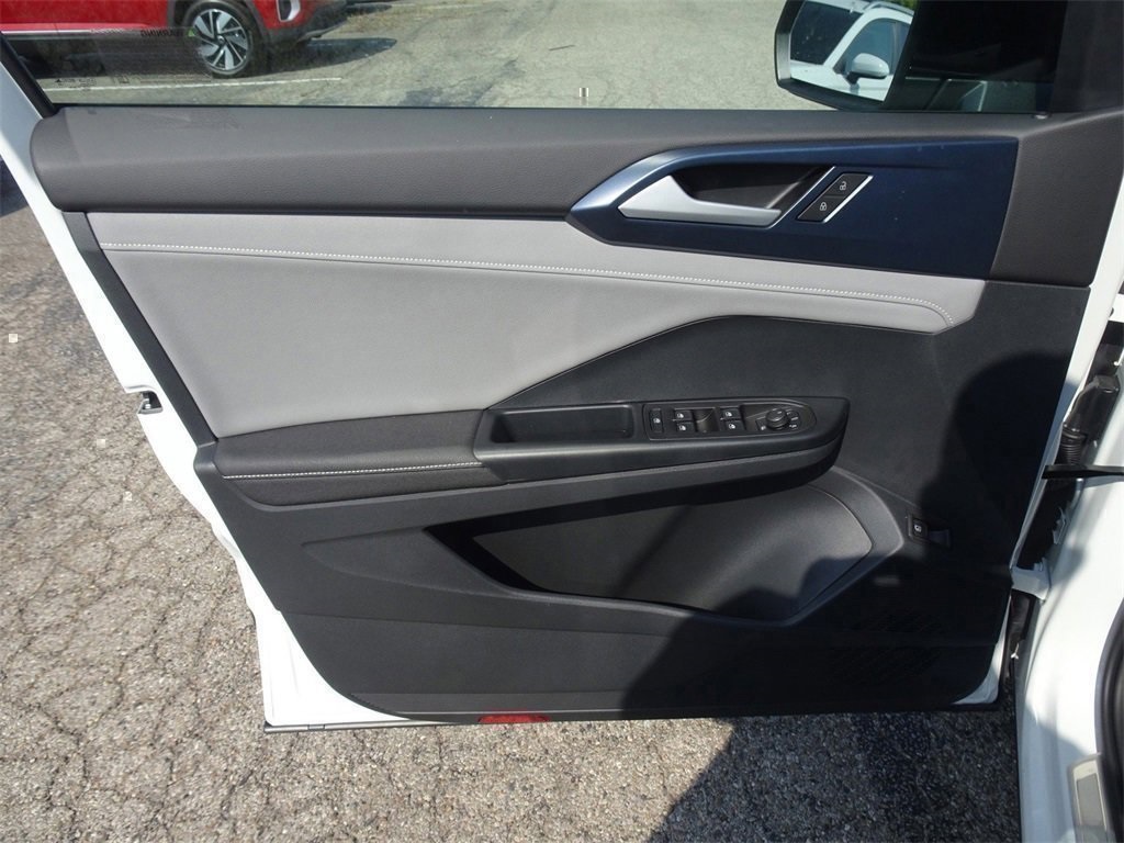 2024 Volkswagen Taos SE photo 10