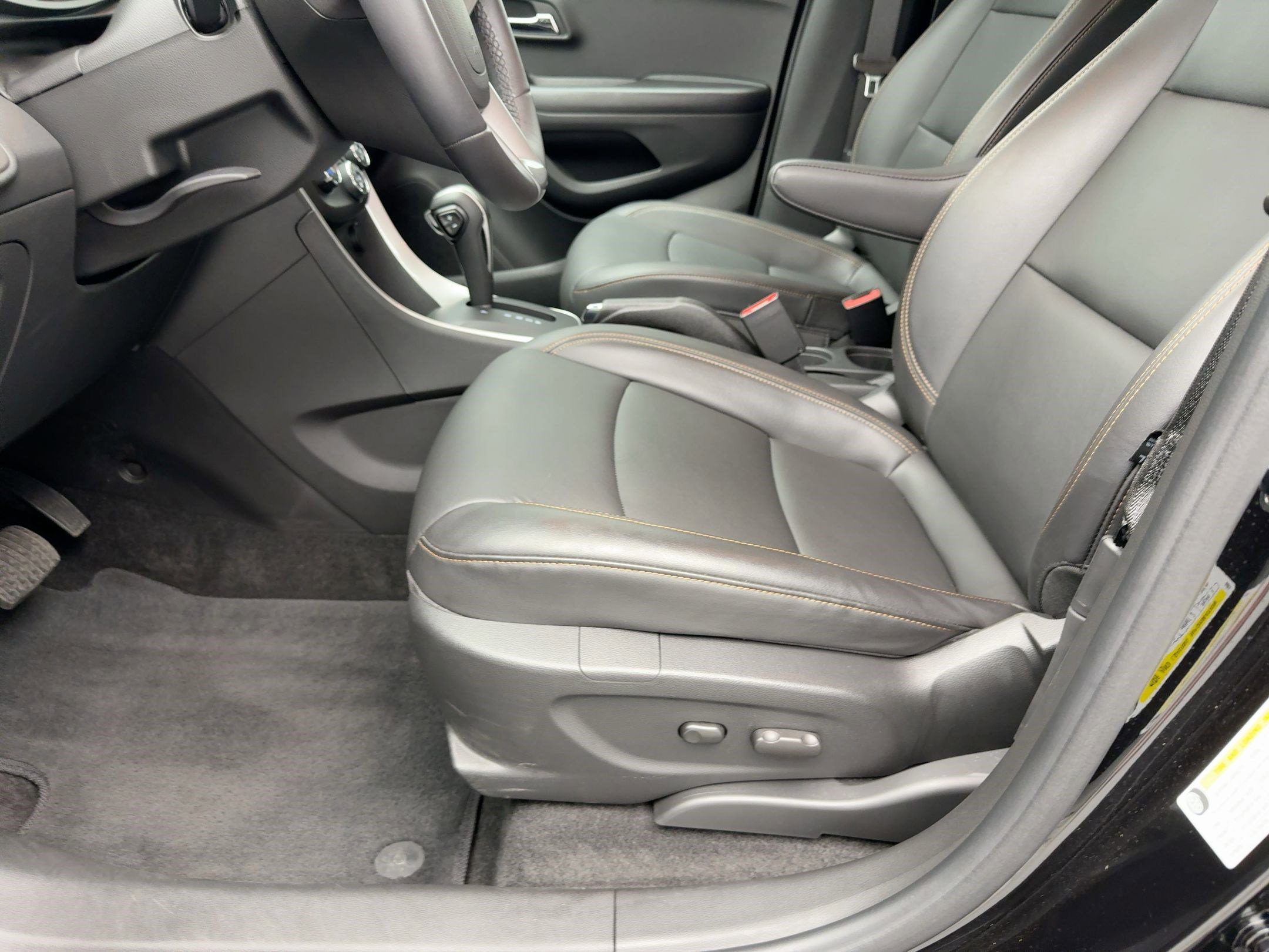 2022 Chevrolet Trax LT photo 14