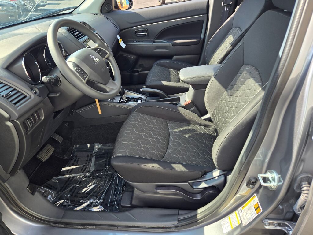 2025 Mitsubishi Outlander Sport ES photo 10