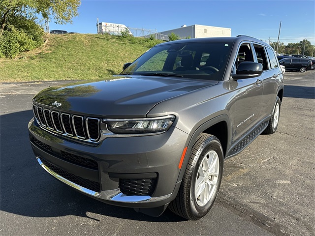 2024 Jeep Grand Cherokee Laredo photo 2