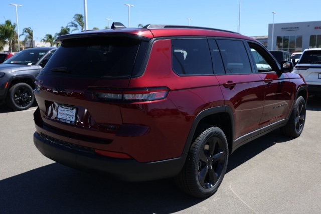 2025 Jeep Grand Cherokee Limited photo 2