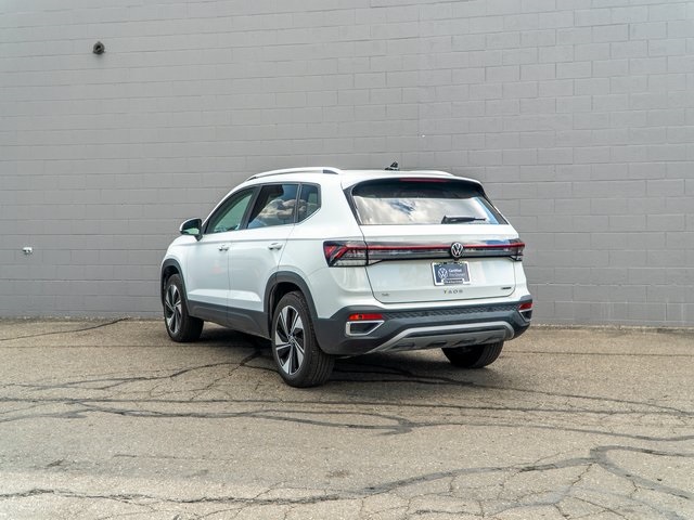 2025 Volkswagen Taos SE photo 3