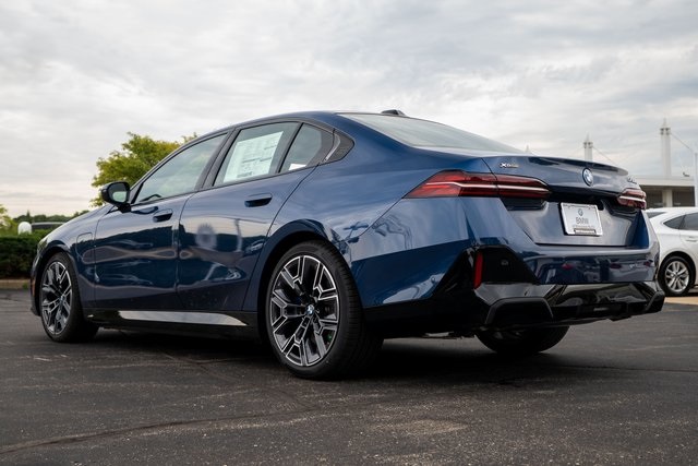 2026 Bmw 550e xDrive photo 3