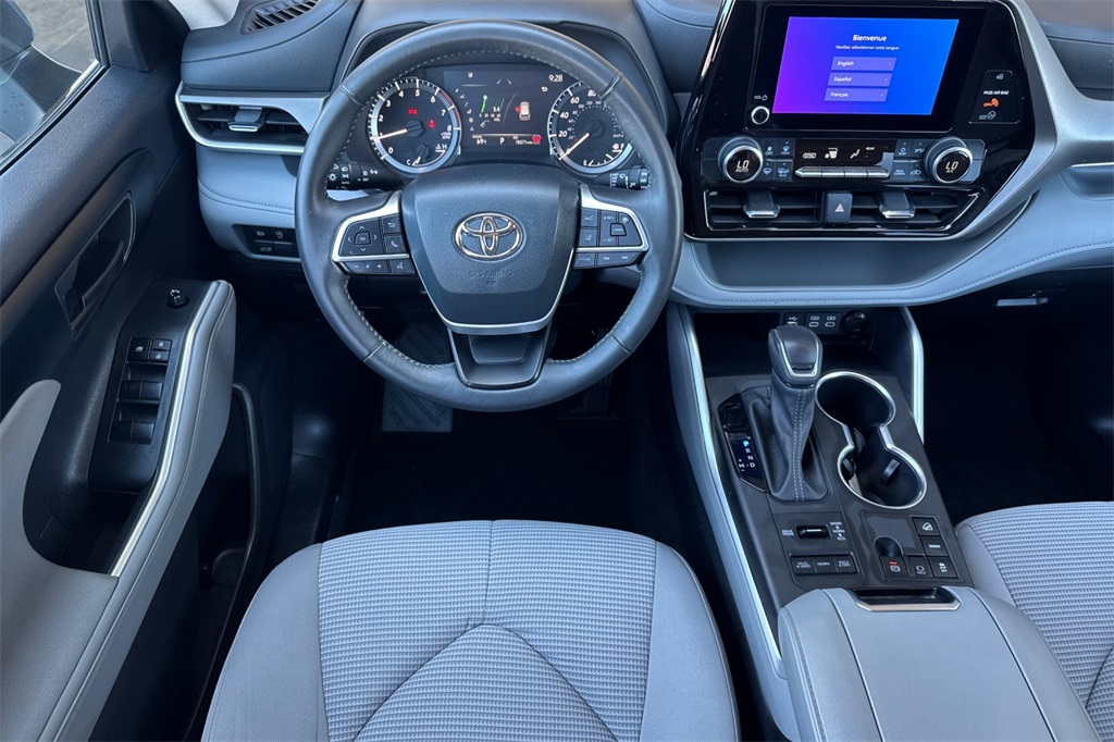 2024 Toyota Highlander LE photo 17