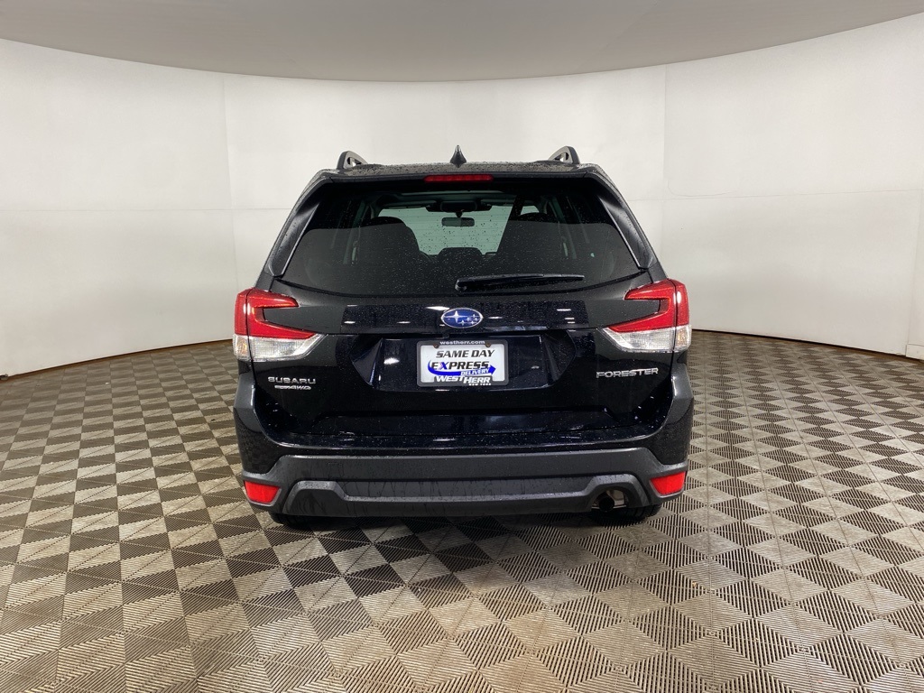 2023 Subaru Forester Premium photo 4