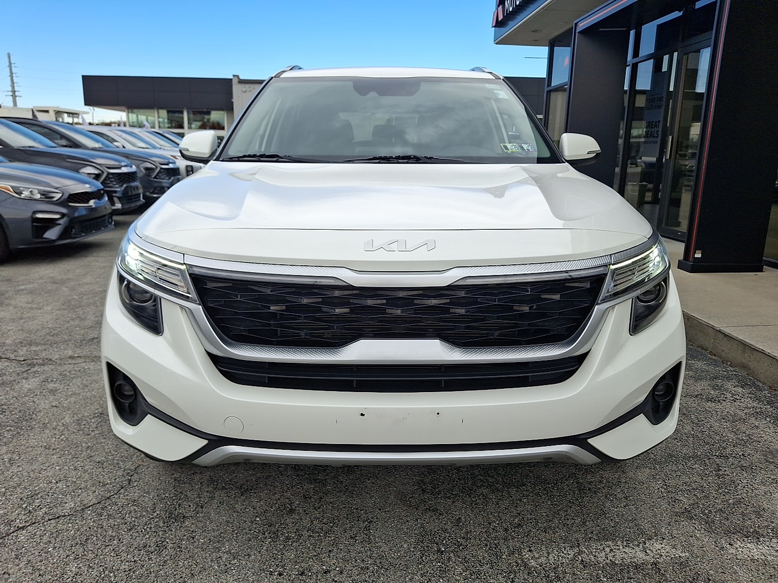 2022 Kia Seltos S photo 2