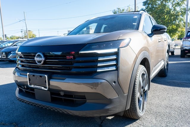 2026 Nissan Kicks SR photo 2