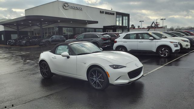 2025 Mazda MX-5 Miata Grand Touring's photo