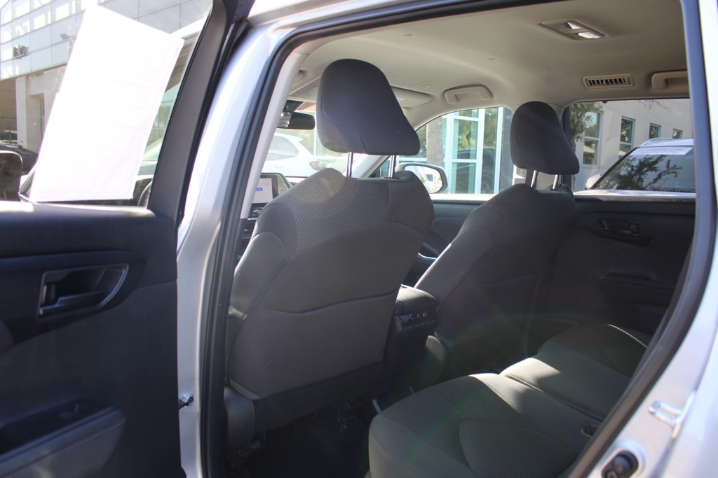 2023 Toyota Highlander L photo 14