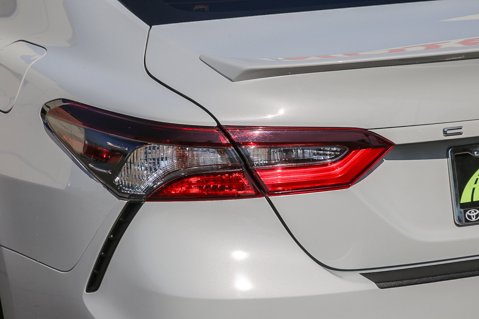 2024 Toyota Camry Hybrid SE photo 8