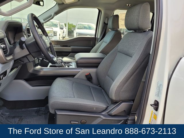 2025 Ford F-150 Lightning XLT photo 13
