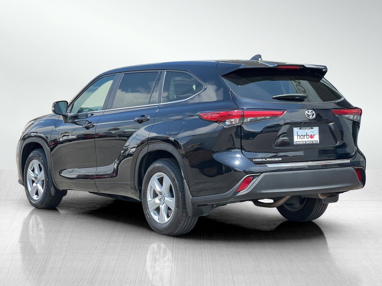 2023 Toyota Highlander L photo 6