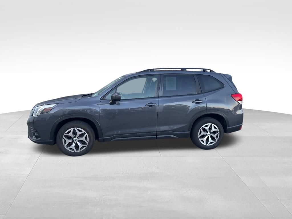 2022 Subaru Forester Premium photo 2