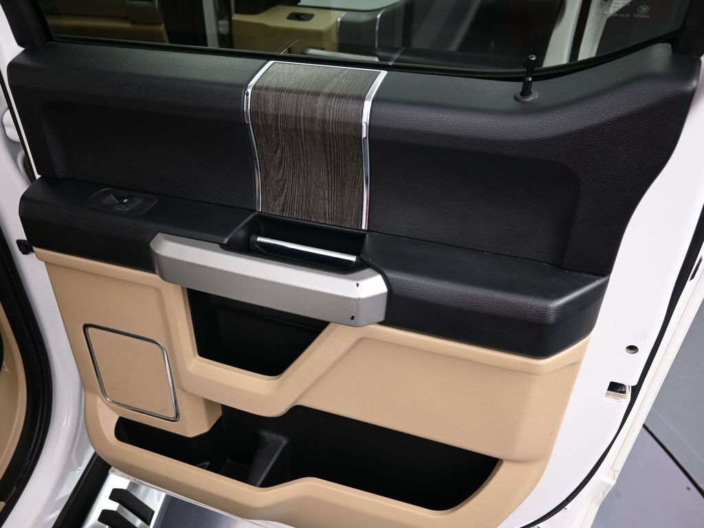 2020 Ford F-350 photo 25