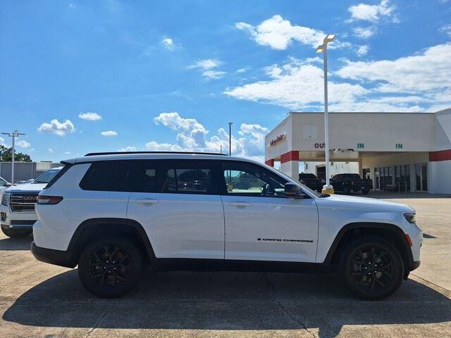 2024 Jeep Grand Cherokee Altitude photo 4