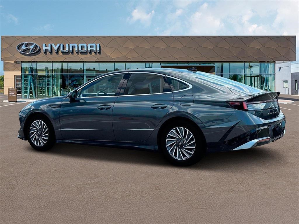 2025 Hyundai Sonata Hybrid Limited photo 4