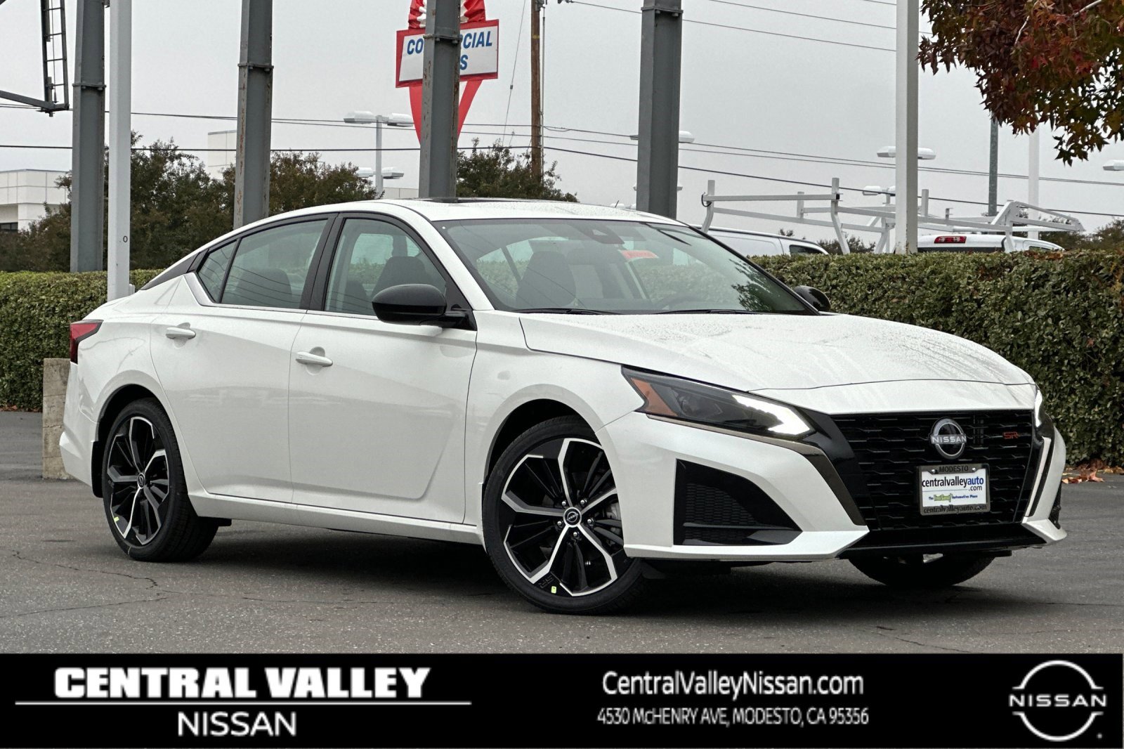 2025 Nissan Altima SR's photo