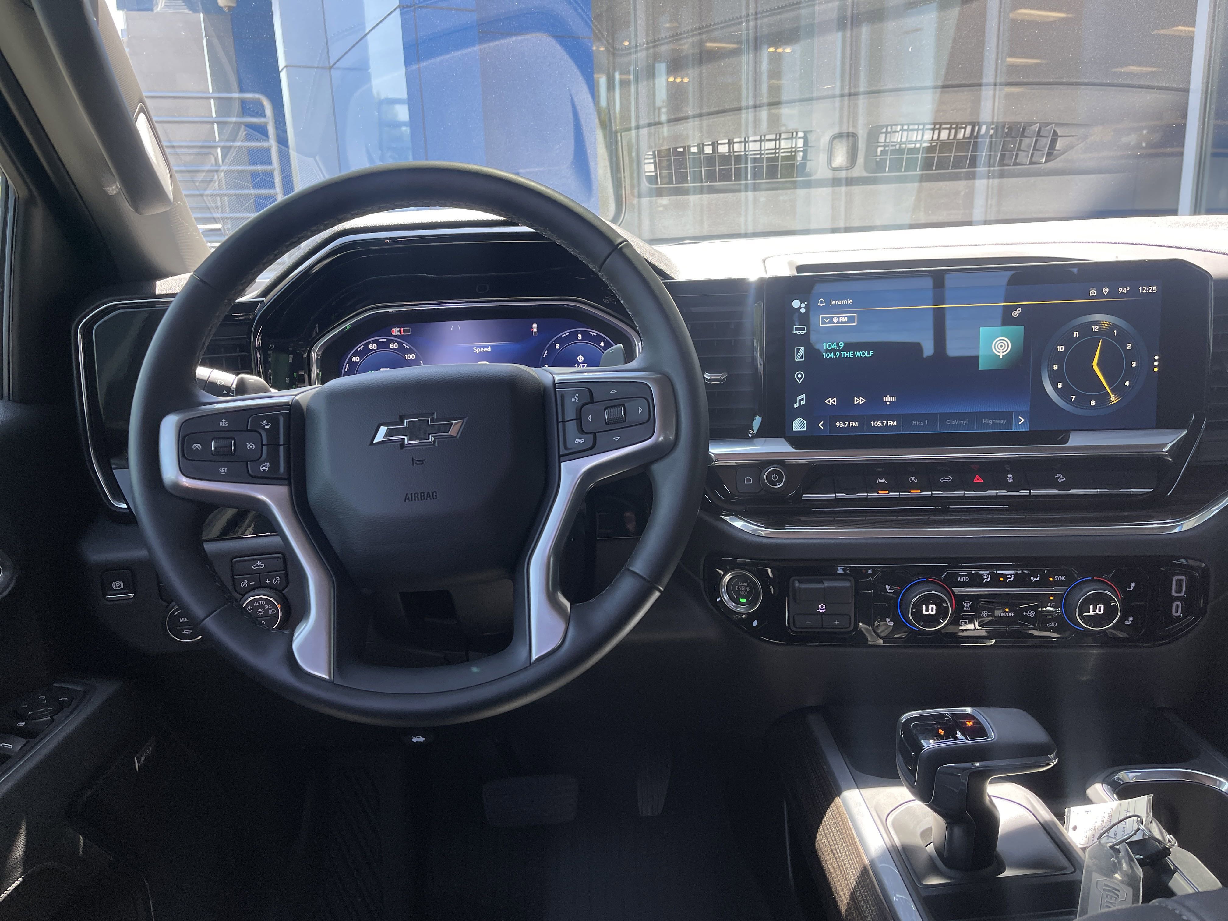 2025 Chevrolet Silverado 1500 RST photo 3