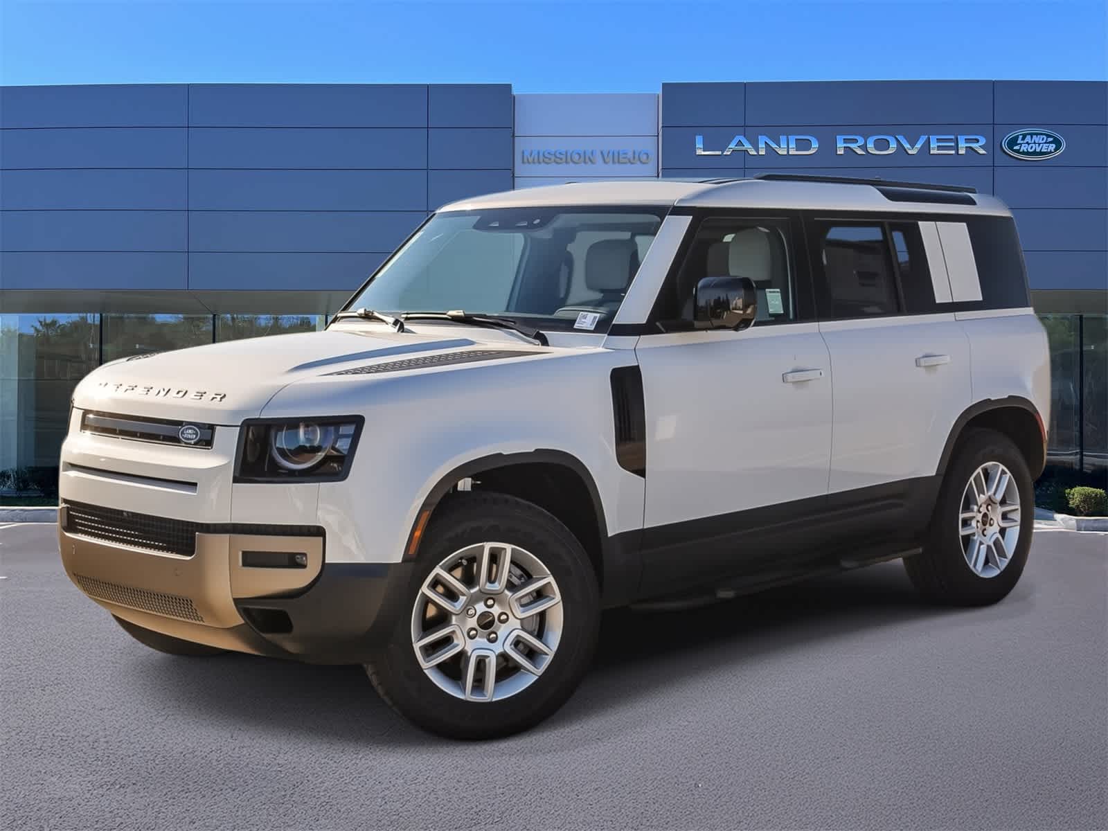 2026 Land Rover Defender S's photo