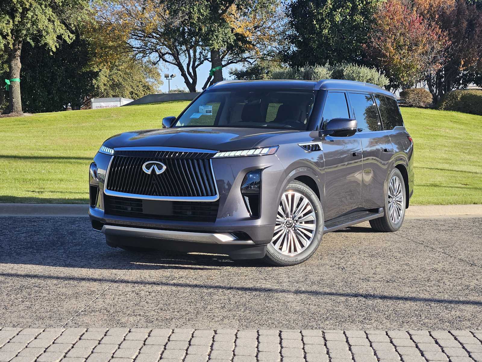 2026 INFINITI QX80 Luxe's photo