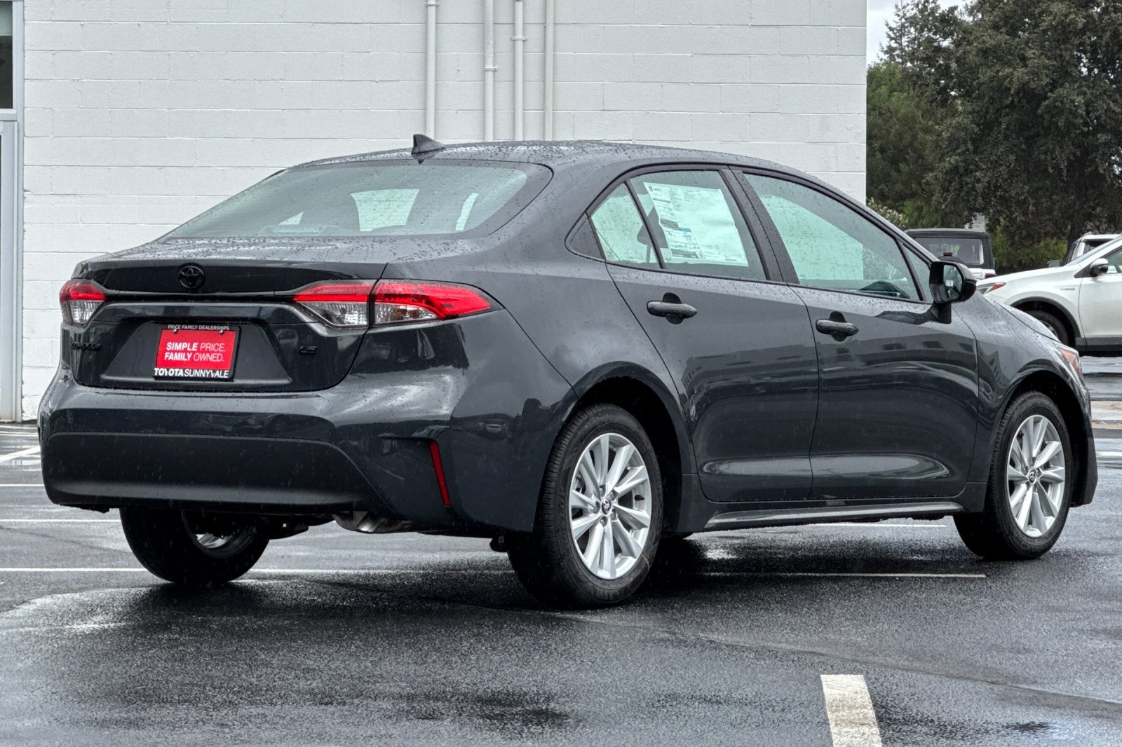 2025 Toyota Corolla LE photo 3