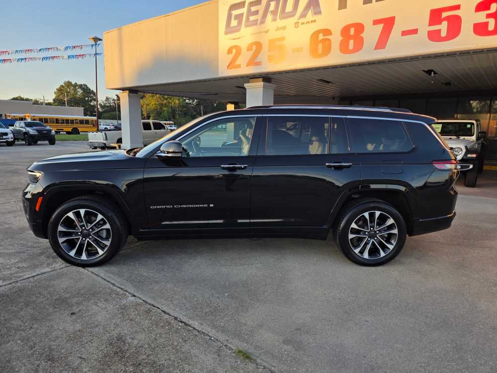 2021 Jeep Grand Cherokee Overland photo 2