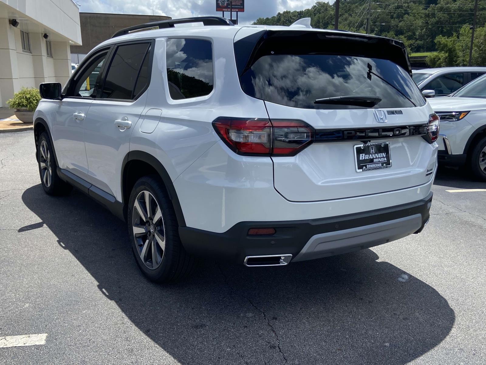 2025 Honda Pilot Touring photo 2