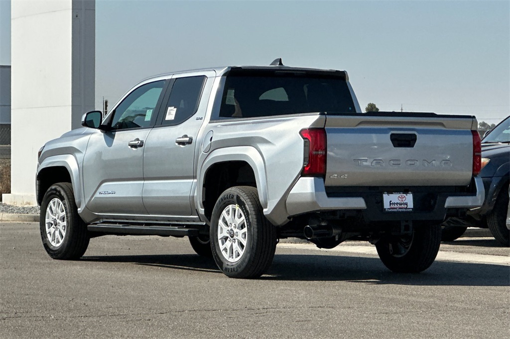 2025 Toyota Tacoma SR5 4x4 Double Cab photo 6